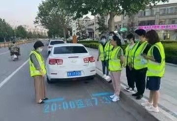 濰坊縣域開放限時免費停車泊位，志愿者暖心服務助力文明停車